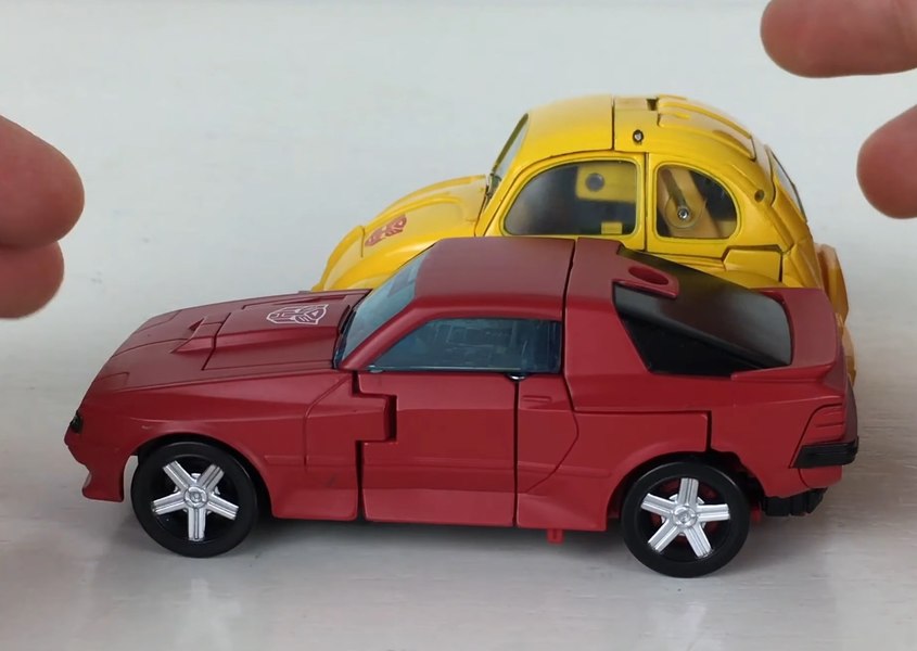 Transformers Earthrise Cliffjumper Video Review And Images 23 (23 of 24)